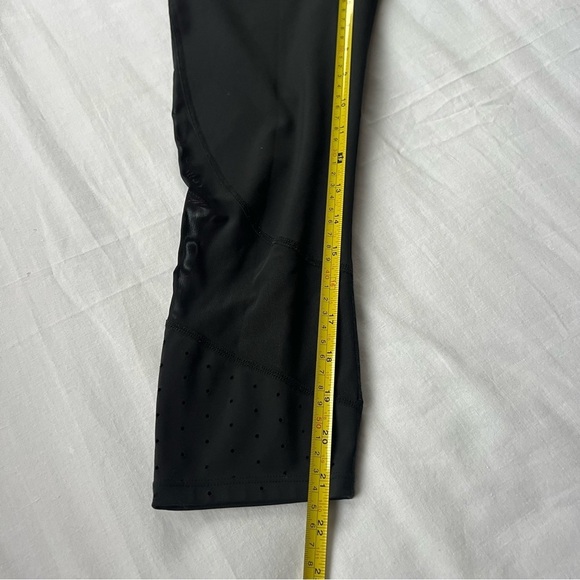 Athleta laser mesh sonar capri High Rise black leggings 9904 - Picture 12 of 14